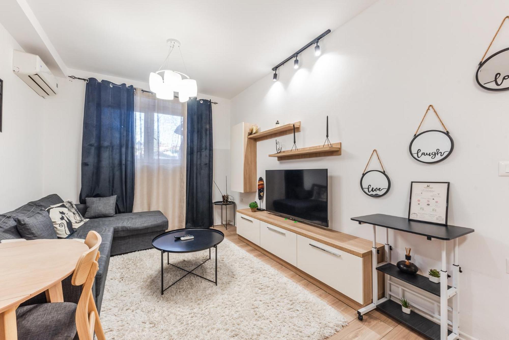 Noir By Apartment *
